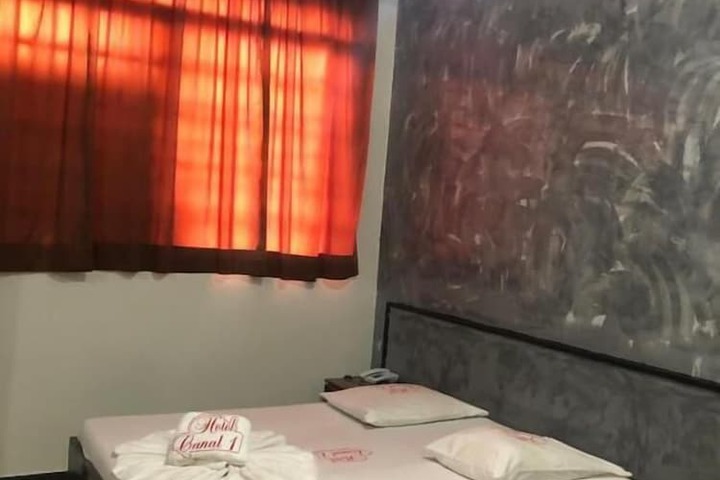 Room 3 of 8