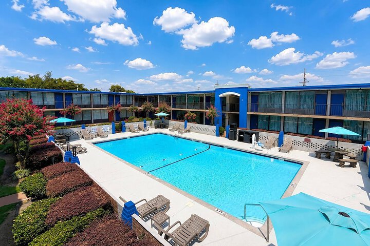 Hotel with Pool