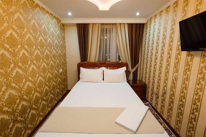 Room 21 of 34