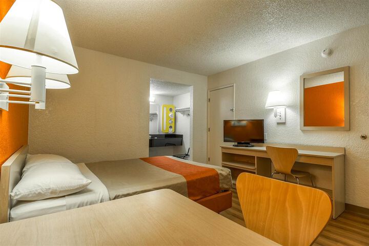 Room 9 of 26