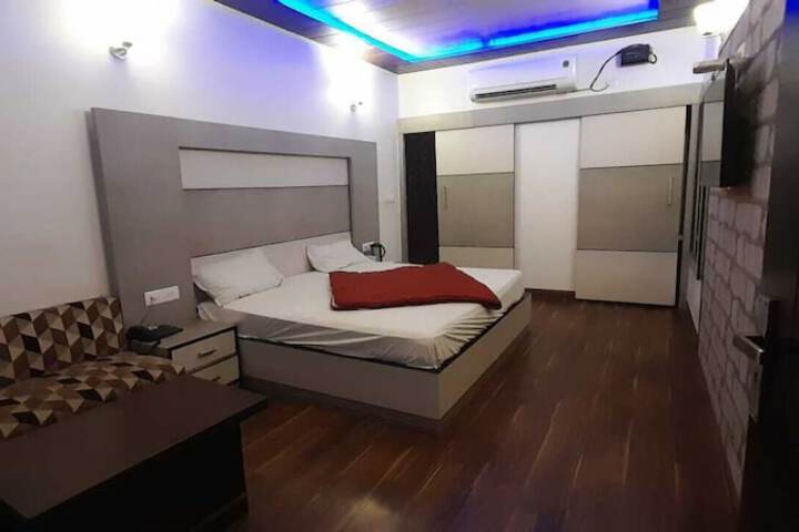 Room 6 of 27