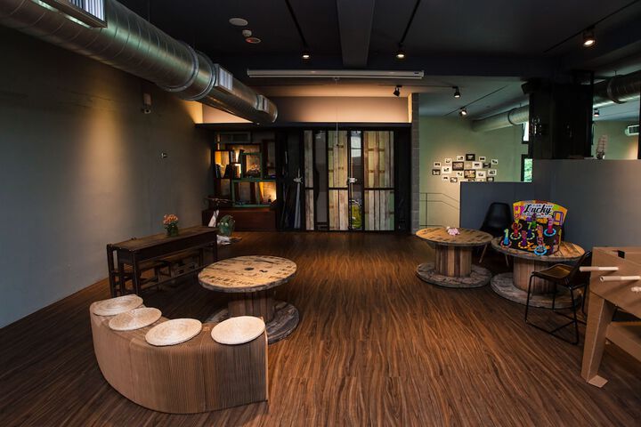 Lounge 95 of 127