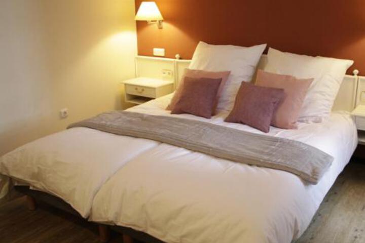 Room 3 of 3