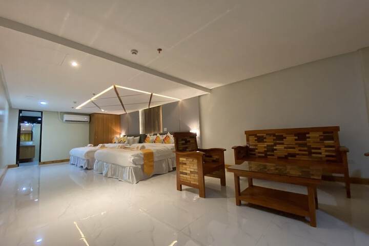 Room 8 of 9