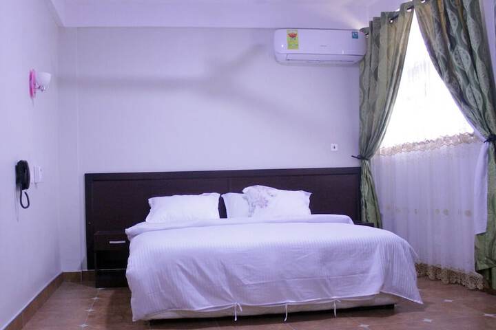 Room 2 of 32
