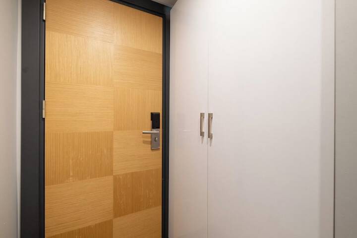 Room 10 of 100