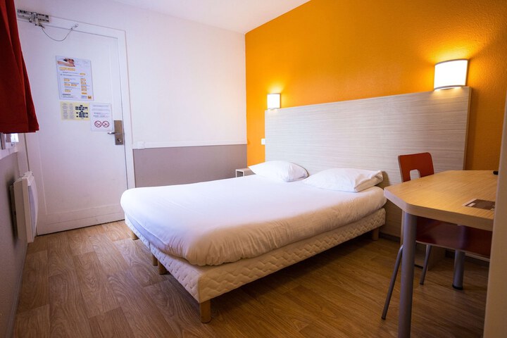 Room 6 of 40