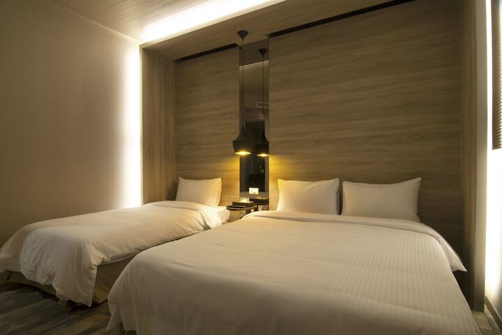 Room 5 of 203