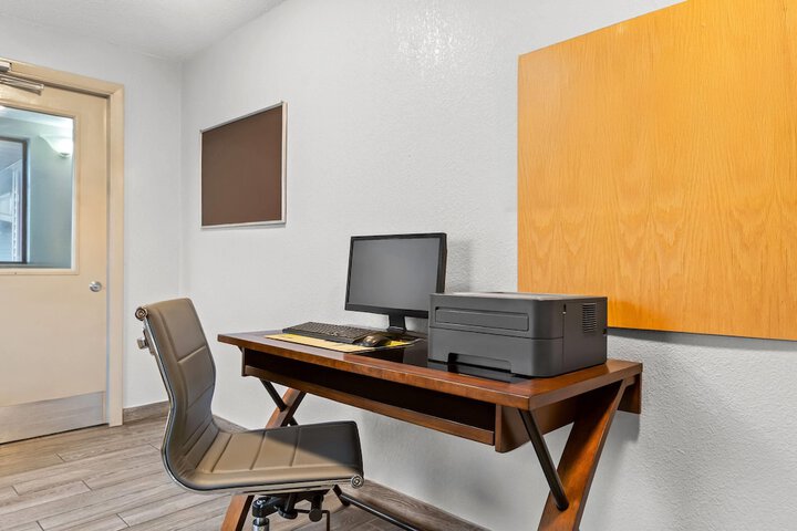 Business Center 53 of 59