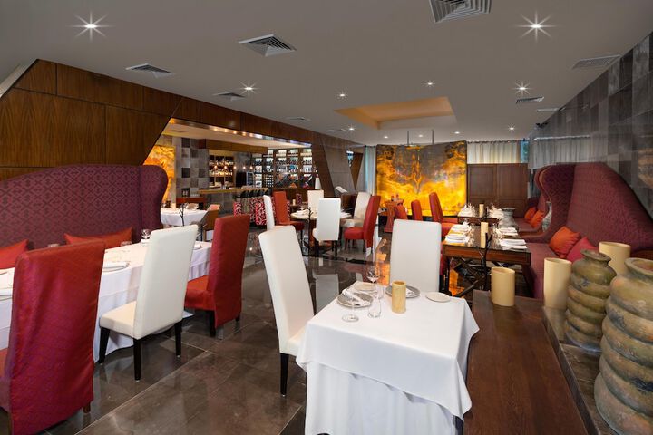 Dining 74 of 128