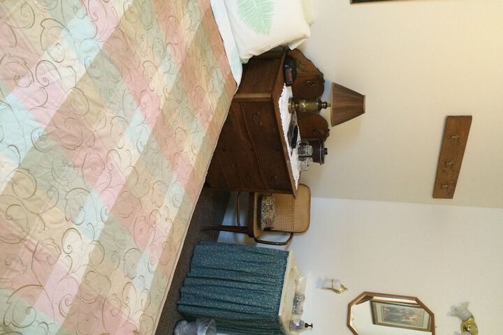 1 Queen Bed (2 of 21)