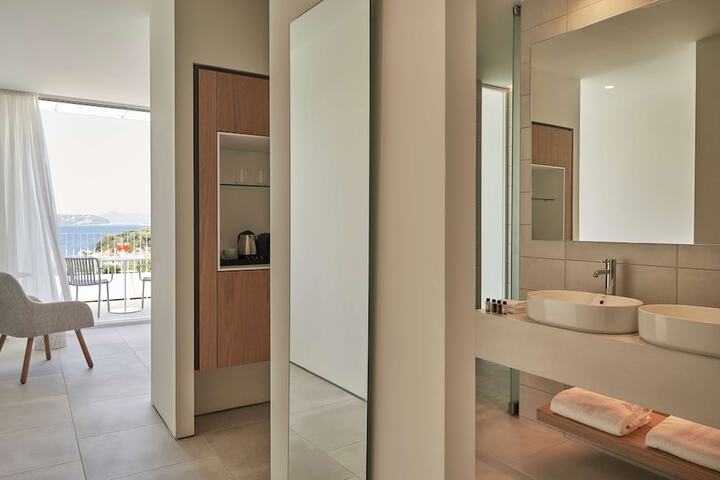 Room 46 of 100