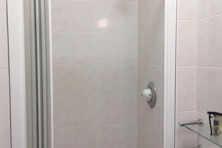 Room 32 of 43