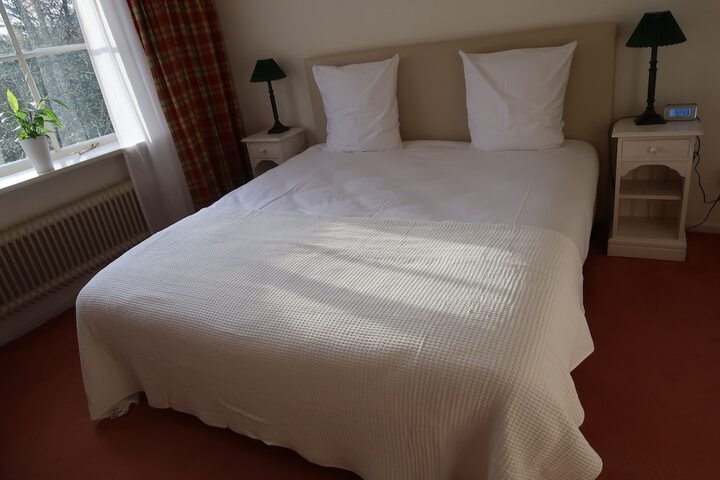 Room 9 of 37