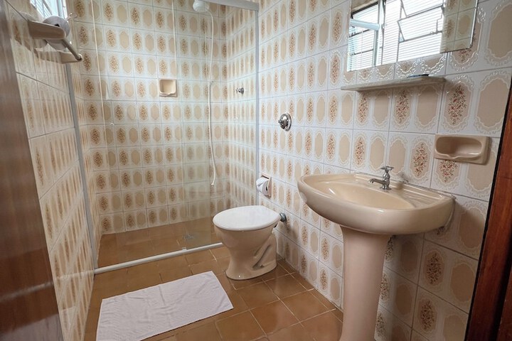 Room 17 of 25