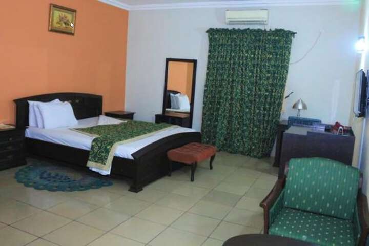 Room 14 of 33
