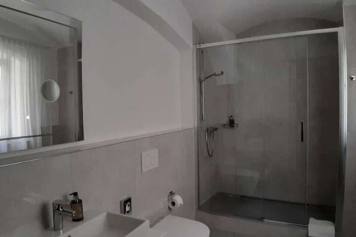 Room 3 of 11