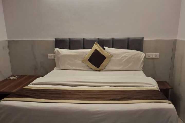 Room 3 of 13