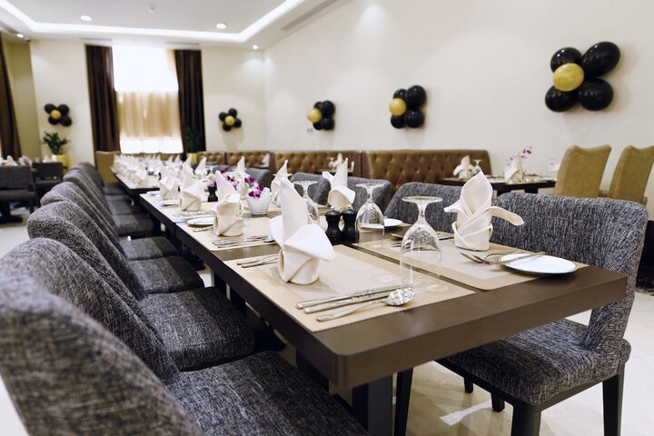 Dining 10 of 25