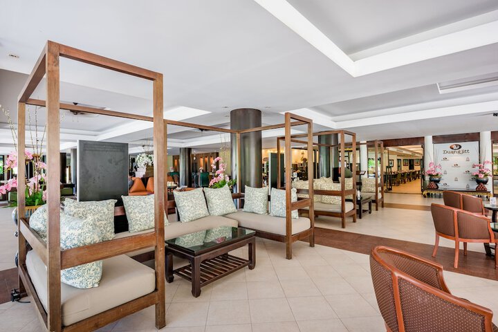 Entrance & Lobby