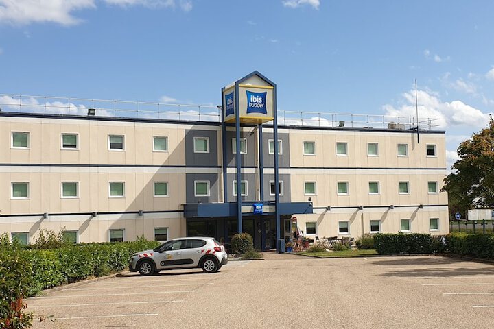 Hotel Exterior 31 of 34