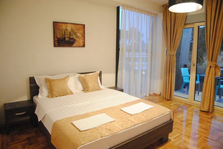 Room 27 of 80