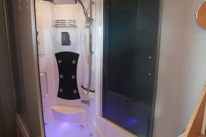 Room 15 of 21