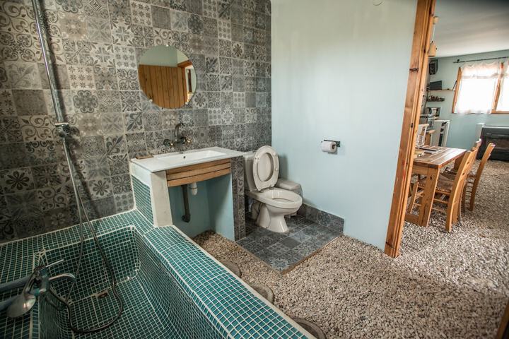 Room 47 of 99