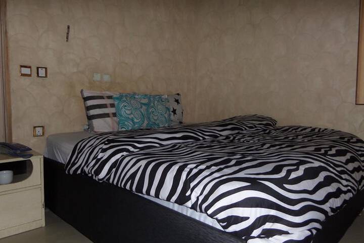 Room 4 of 35