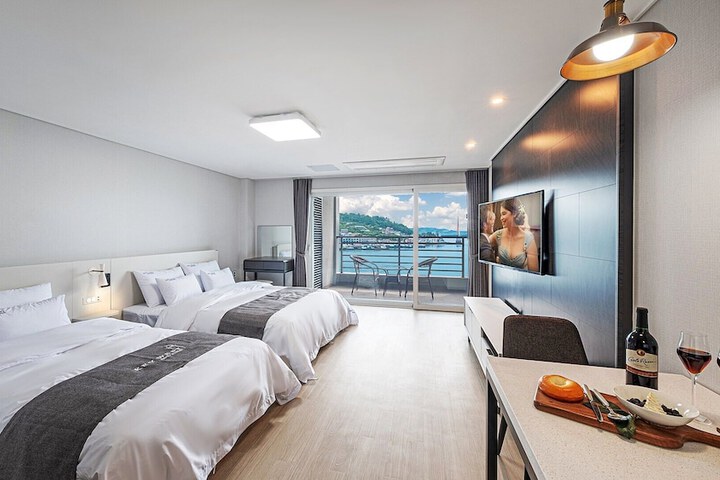 Room 3 of 28