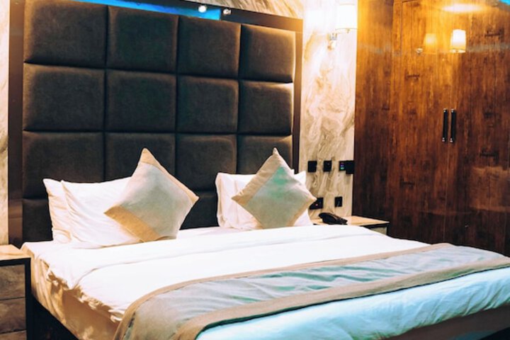 Room 28 of 98