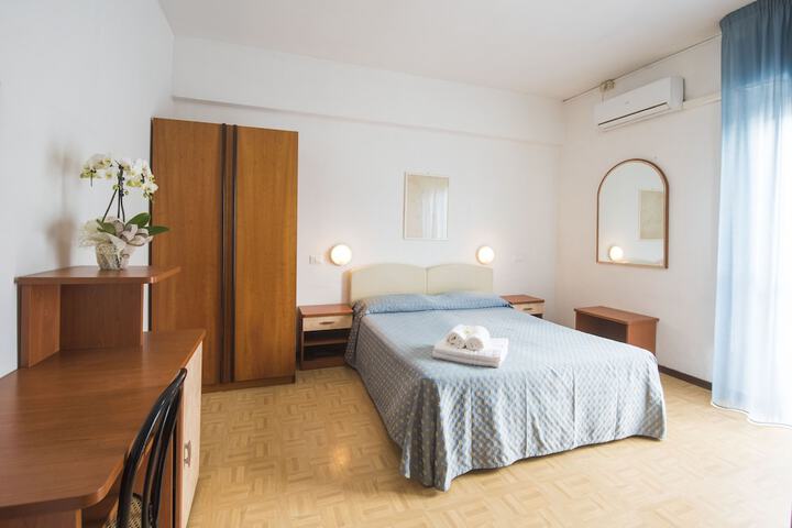 Room 7 of 25