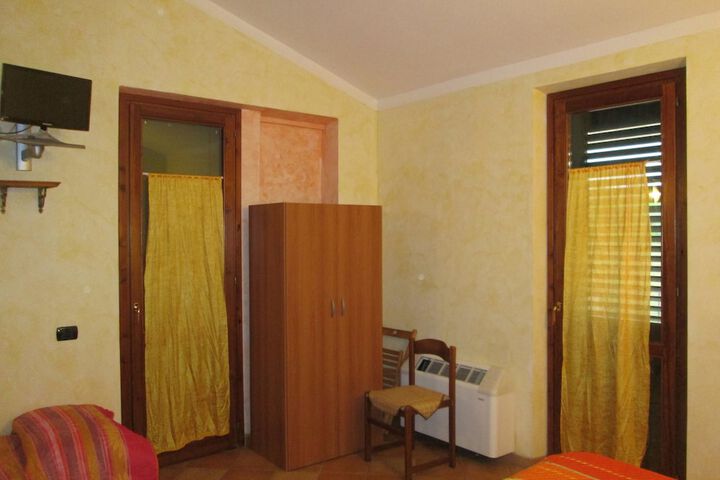 Room 8 of 65