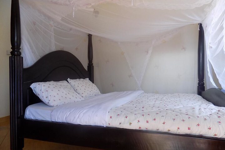 Room 5 of 11