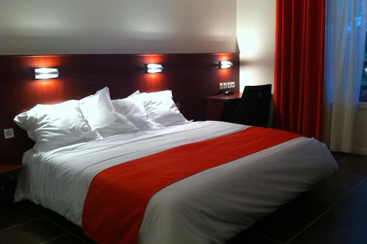 Room 9 of 43