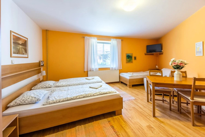 Room 4 of 20