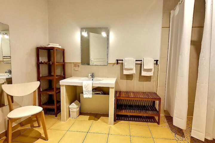 Room 9 of 23