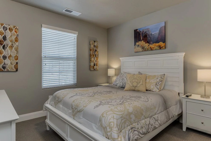 Room 4 of 4