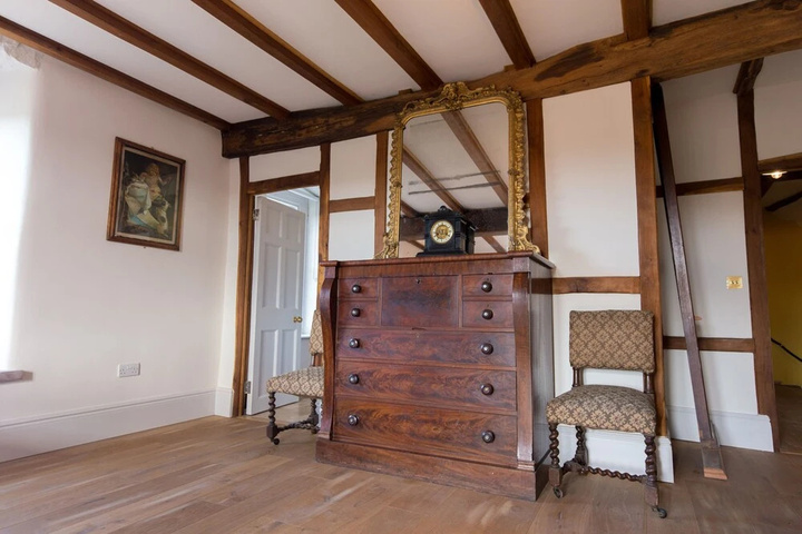 Room 3 of 18