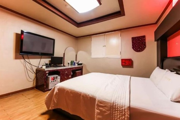 Room 10 of 47