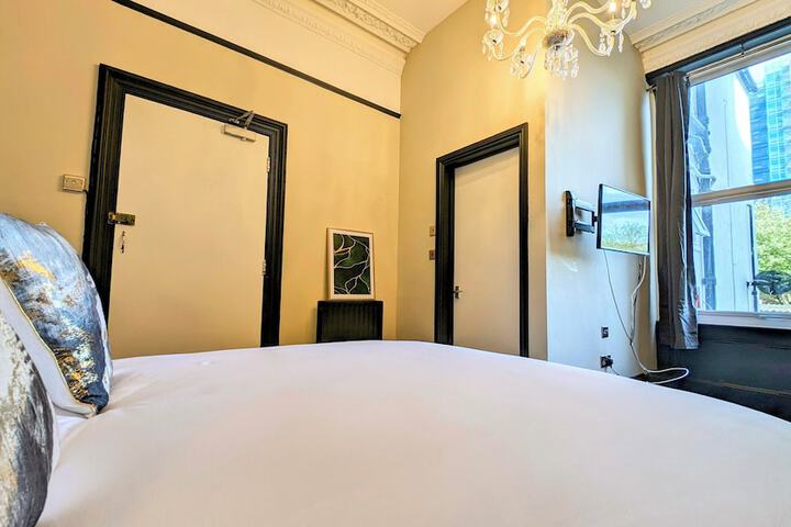 Room 34 of 125