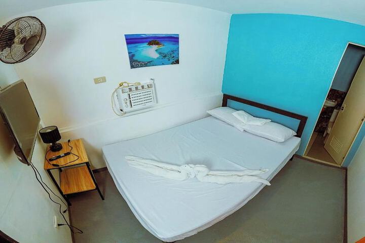 Room 8 of 28