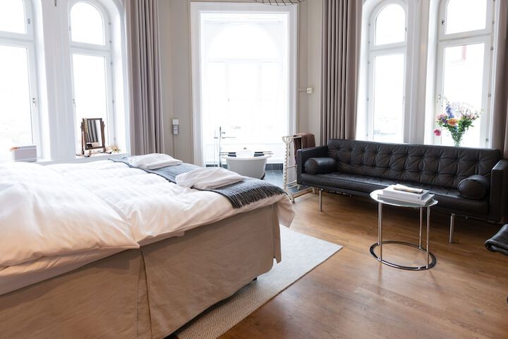 Room 35 of 203