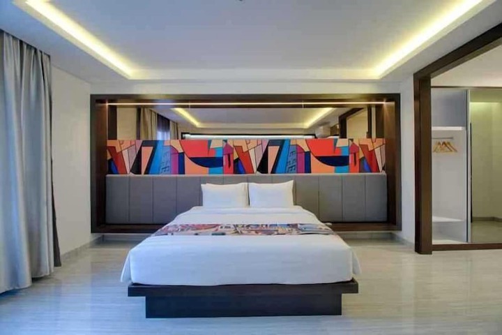 Room 5 of 13