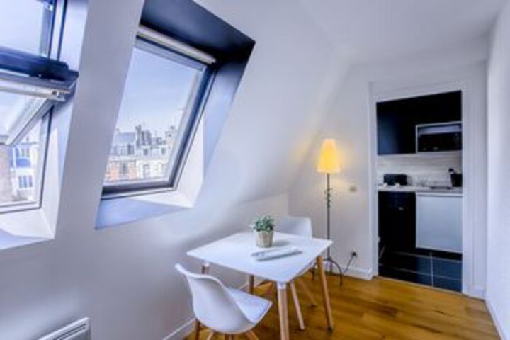 Room 14 of 18