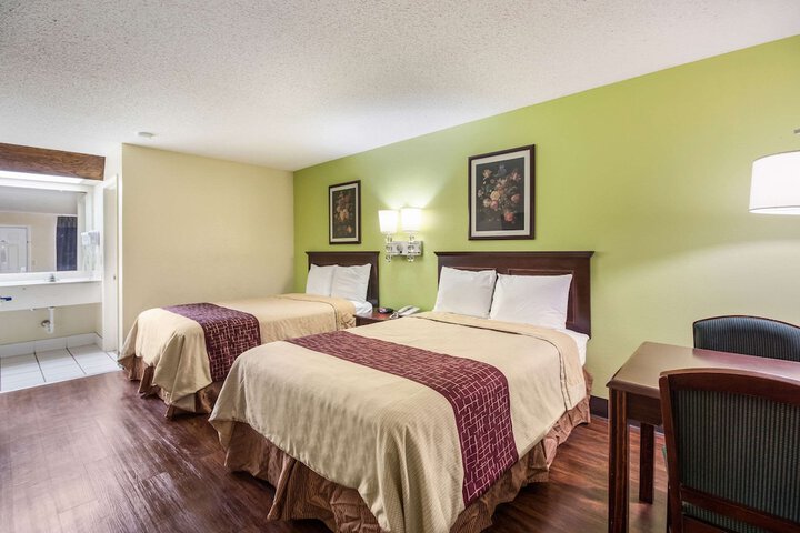 2 Double Beds (8 of 8)