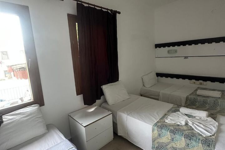 Room 6 of 13