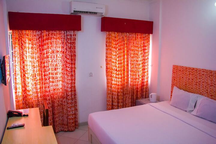 Room 8 of 34