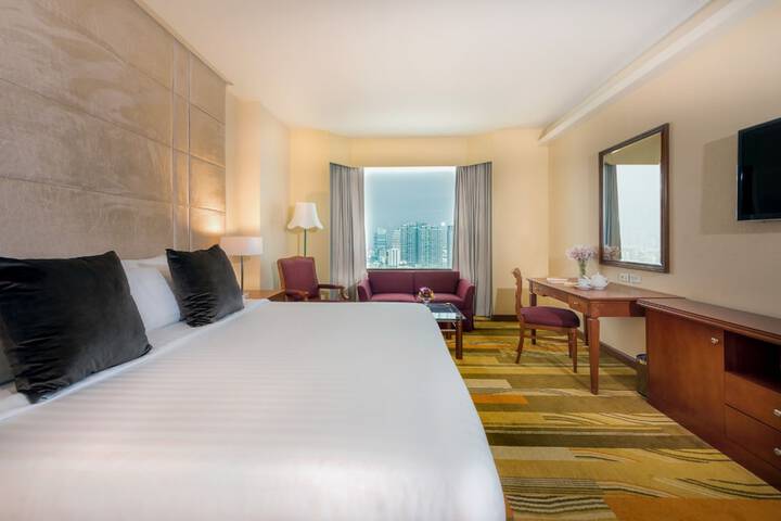 Room 32 of 66