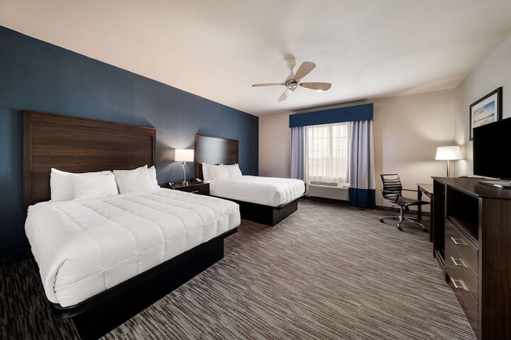 2 Queen Beds Flat Screen Television Microwave and Refrigerator High Speed Internet A (7 of 14)